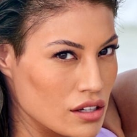 Ashley Callingbull Desnuda