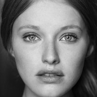 Ella-June Henrard Desnuda