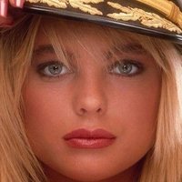 Erika Eleniak Desnuda