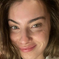 Fiosrs (Fiona) Desnuda