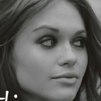 Katie Garfield Desnuda