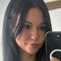 Leah Sharp Desnuda