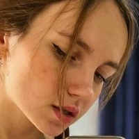Lizzy Milks Desnuda