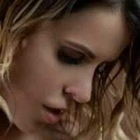 Model Sharona Desnuda