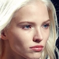 Sasha Luss Desnuda