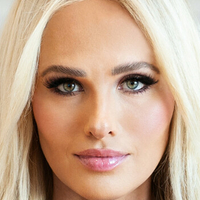 tomilahren Desnuda