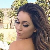 Uldouz Desnuda